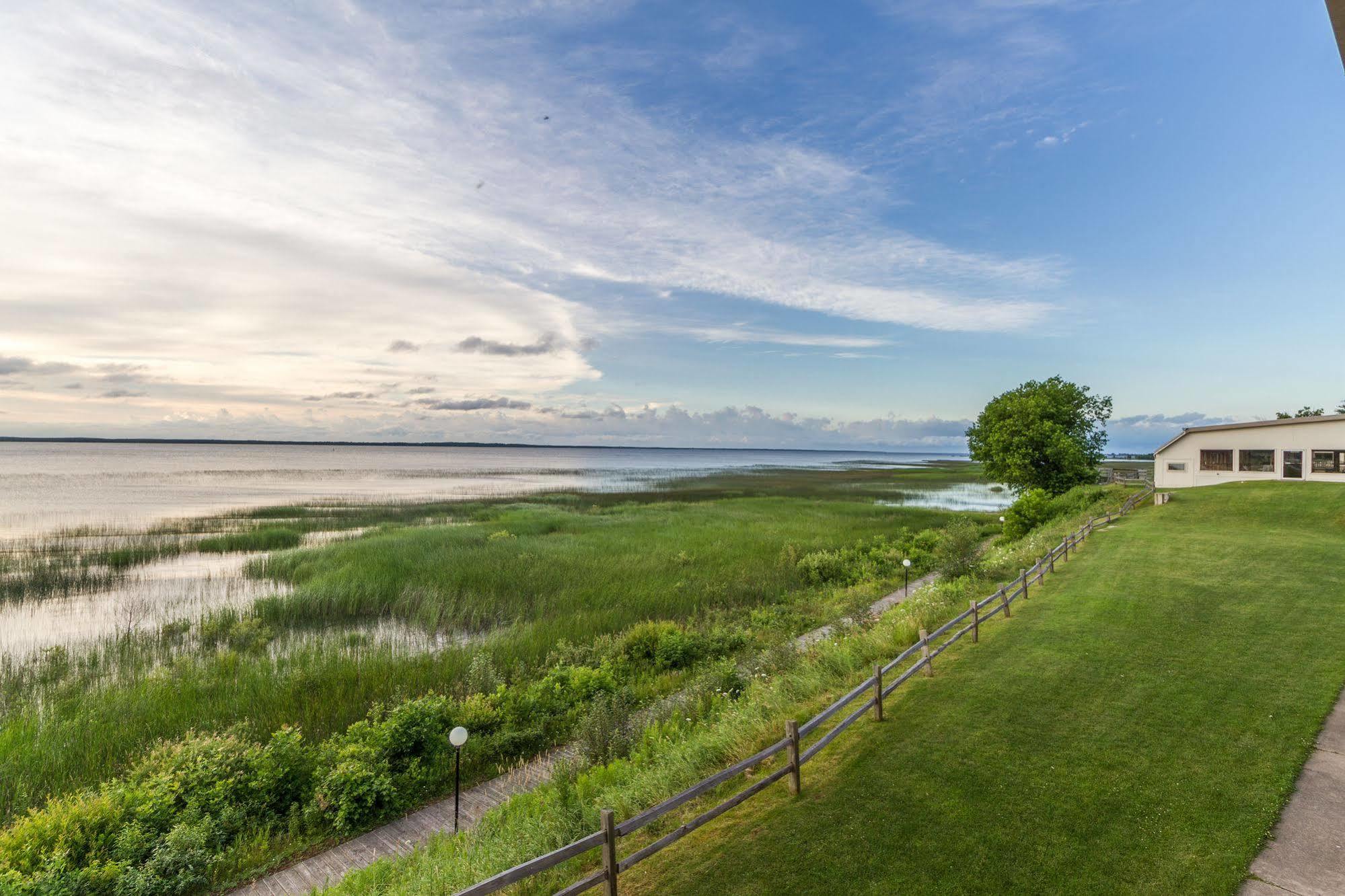 Terrace Bay Hotel - Lakefront Escanaba Bagian luar foto