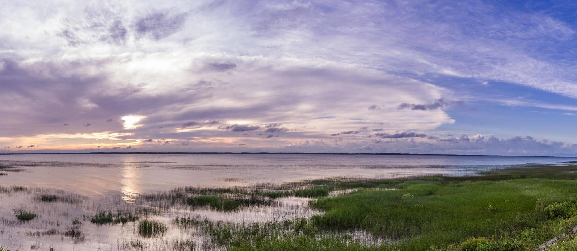 Terrace Bay Hotel - Lakefront Escanaba Bagian luar foto